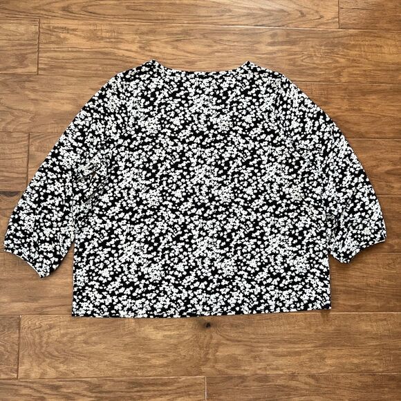 Talbots Woman Petites Top Size 3XP Black/White Floral Print Split Neck - Picture 2 of 7